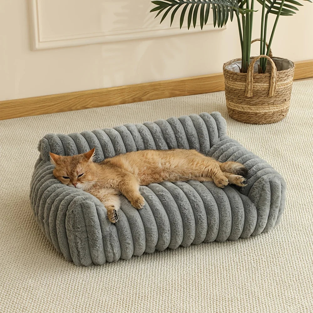 Katzenbett als gemütlicher Rückzugsort im Wohnzimmer